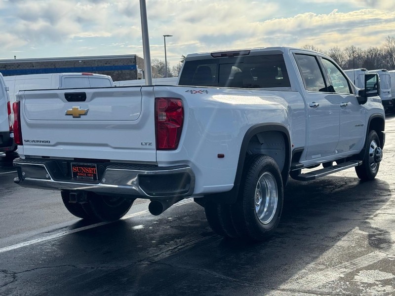 Chevrolet Silverado 3500HD Vehicle Full-screen Gallery Image 03