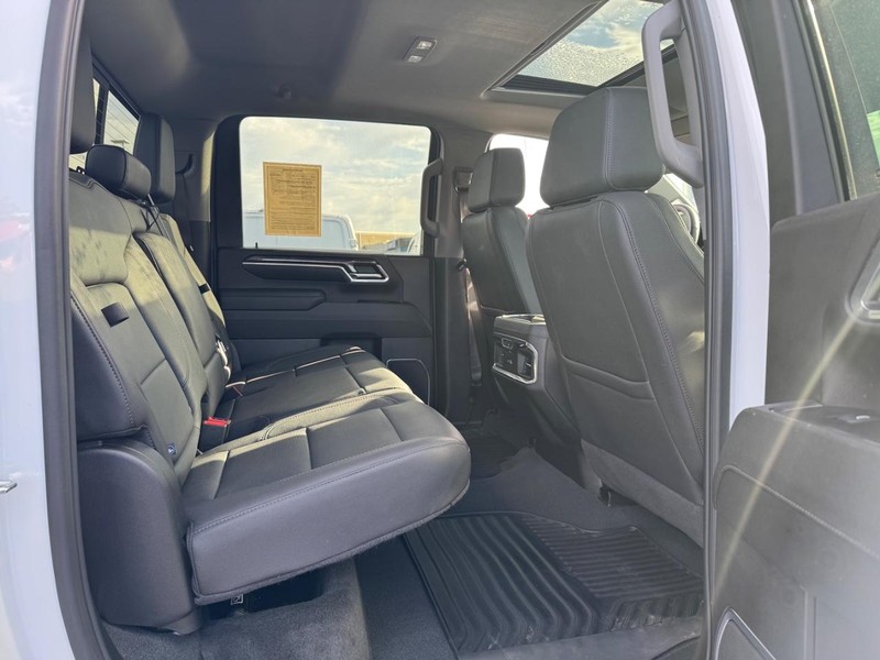 Chevrolet Silverado 3500HD Vehicle Full-screen Gallery Image 14
