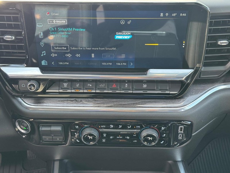 Chevrolet Silverado 3500HD Vehicle Full-screen Gallery Image 17