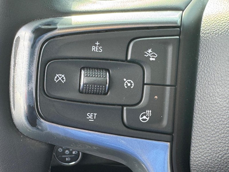 Chevrolet Silverado 3500HD Vehicle Full-screen Gallery Image 23