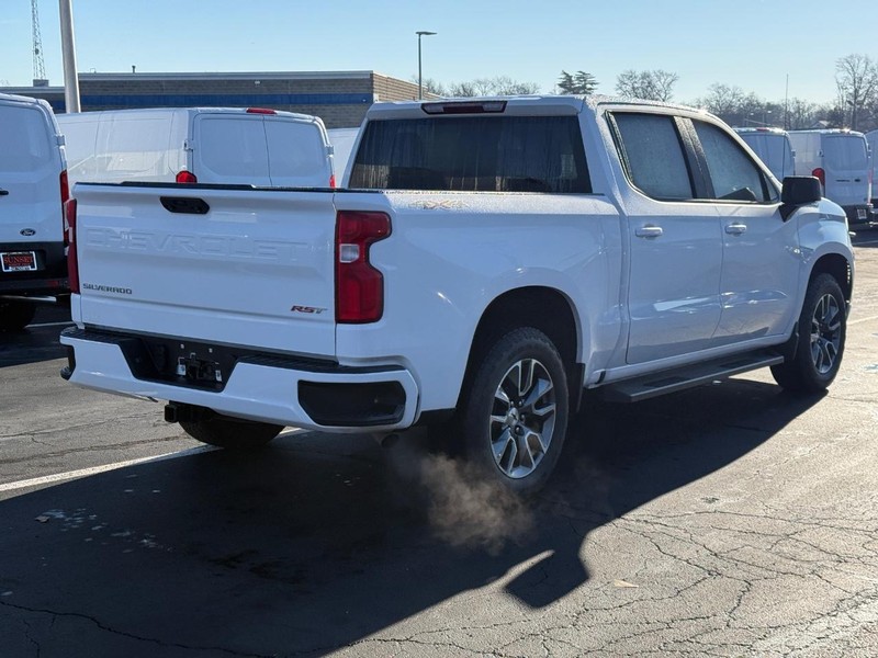 Chevrolet Silverado 1500 Vehicle Full-screen Gallery Image 03