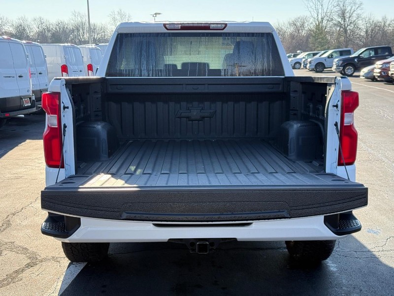 Chevrolet Silverado 1500 Vehicle Full-screen Gallery Image 04