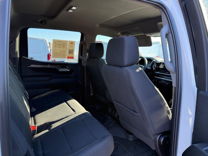 Chevrolet Silverado 1500 Vehicle Full-screen Gallery Image 12