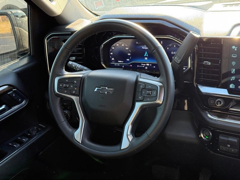 Chevrolet Silverado 1500 Vehicle Full-screen Gallery Image 14