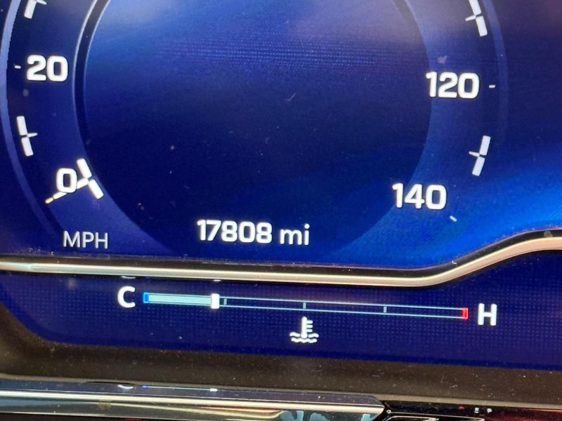 Chevrolet Silverado 1500 Vehicle Full-screen Gallery Image 22