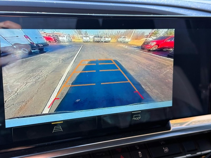 Chevrolet Silverado 1500 Vehicle Full-screen Gallery Image 23