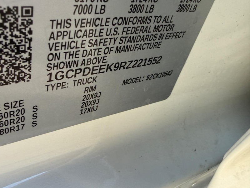 Chevrolet Silverado 1500 Vehicle Full-screen Gallery Image 25