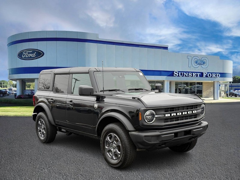 Ford Bronco Vehicle Full-screen Gallery Image 01