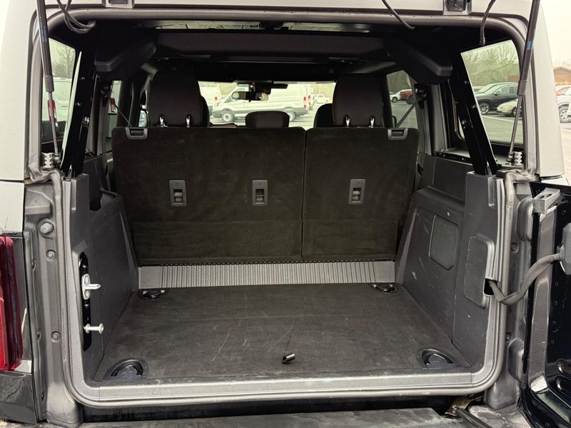 Ford Bronco Vehicle Full-screen Gallery Image 04