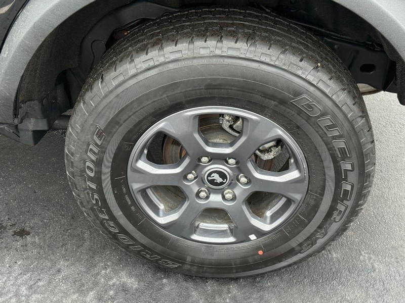 Ford Bronco Vehicle Full-screen Gallery Image 07