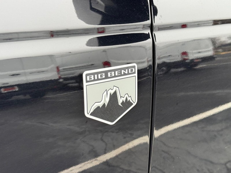 Ford Bronco Vehicle Full-screen Gallery Image 08