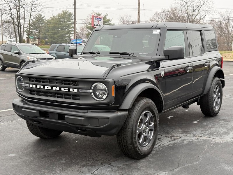 Ford Bronco Vehicle Full-screen Gallery Image 09