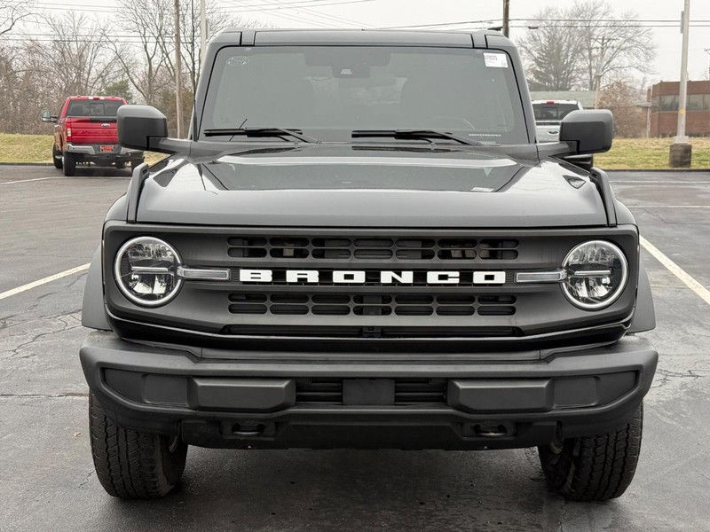 Ford Bronco Vehicle Full-screen Gallery Image 10