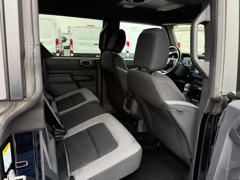 Ford Bronco Vehicle Full-screen Gallery Image 11