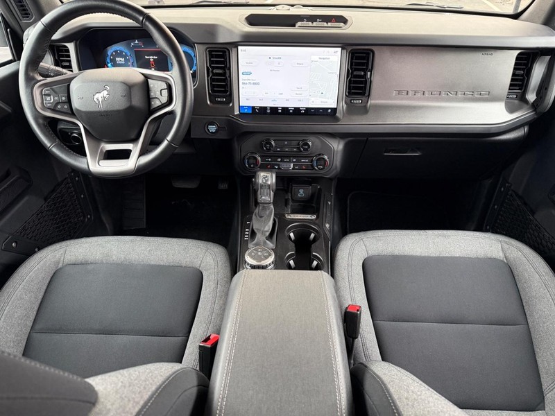 Ford Bronco Vehicle Full-screen Gallery Image 12