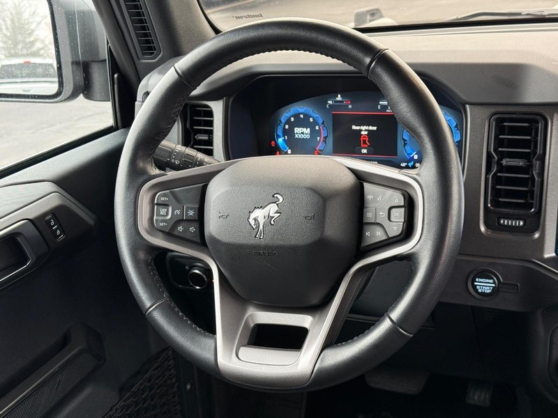 Ford Bronco Vehicle Full-screen Gallery Image 13