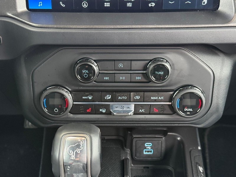 Ford Bronco Vehicle Full-screen Gallery Image 15