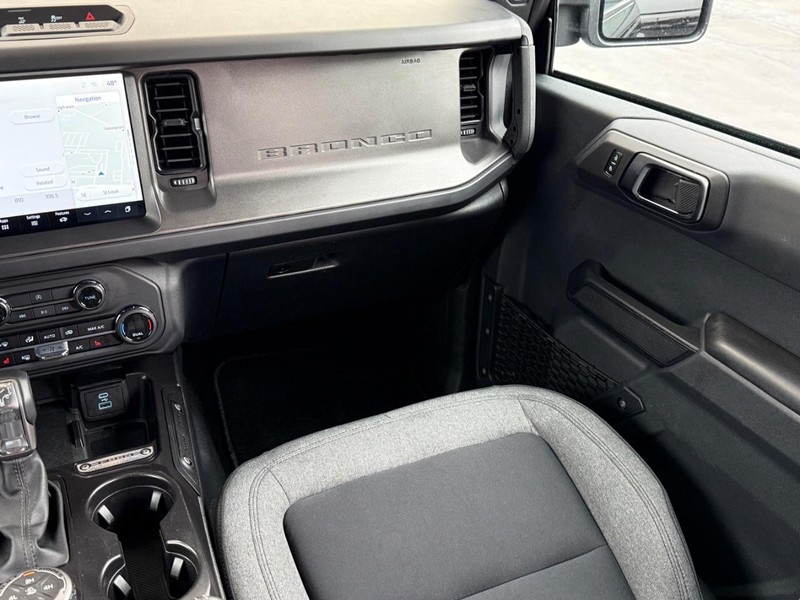 Ford Bronco Vehicle Full-screen Gallery Image 16