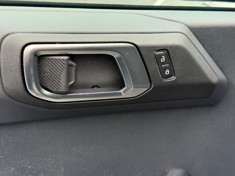 Ford Bronco Vehicle Full-screen Gallery Image 17