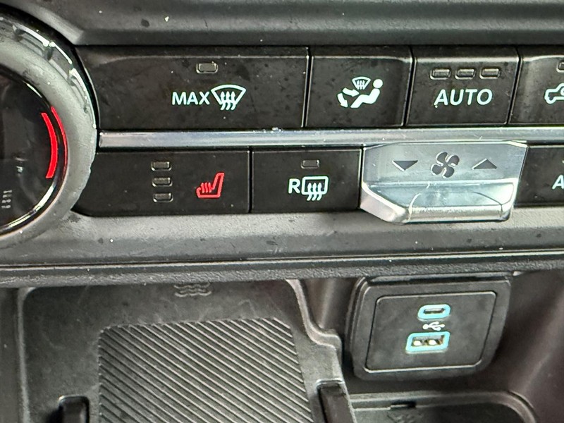 Ford Bronco Vehicle Full-screen Gallery Image 25