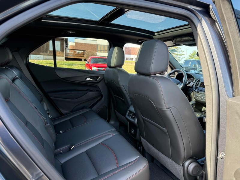 Chevrolet Equinox Vehicle Full-screen Gallery Image 11