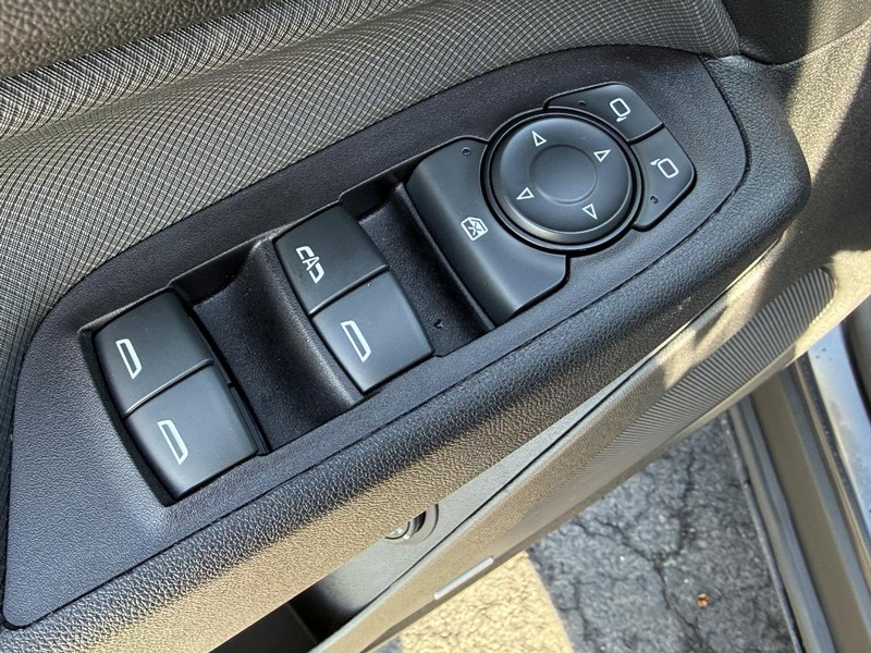 Chevrolet Equinox Vehicle Full-screen Gallery Image 15