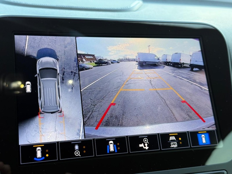 Chevrolet Equinox Vehicle Full-screen Gallery Image 21