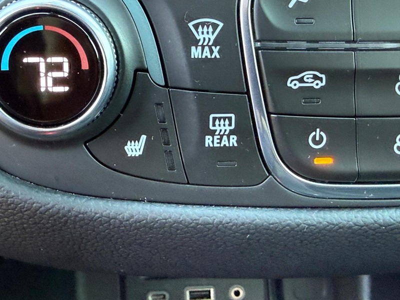 Chevrolet Equinox Vehicle Full-screen Gallery Image 22