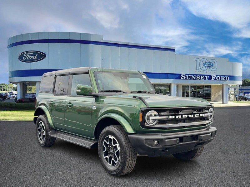 Ford Bronco Vehicle Full-screen Gallery Image 01