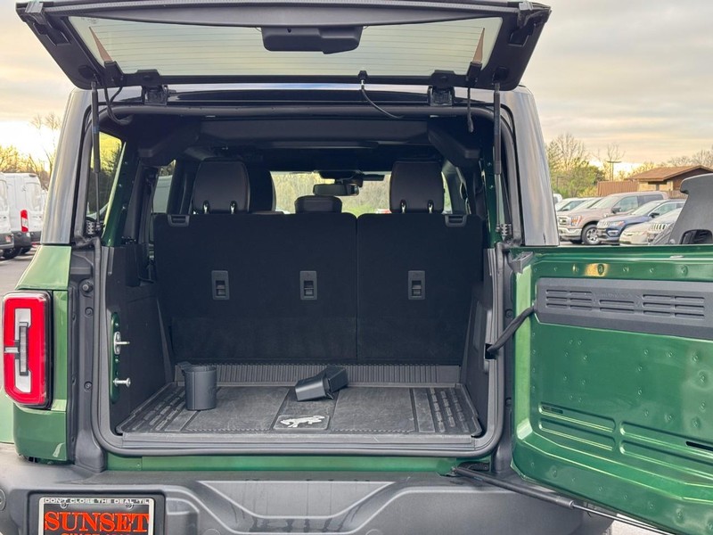 Ford Bronco Vehicle Full-screen Gallery Image 04