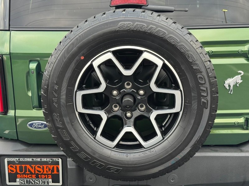 Ford Bronco Vehicle Full-screen Gallery Image 06