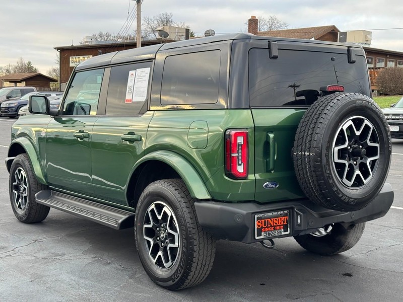 Ford Bronco Vehicle Full-screen Gallery Image 07