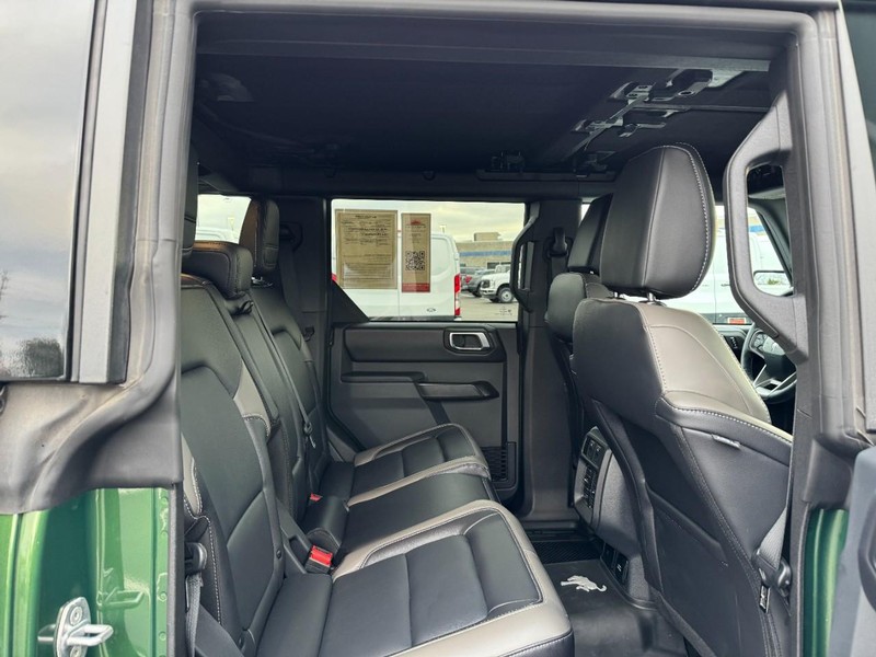 Ford Bronco Vehicle Full-screen Gallery Image 11