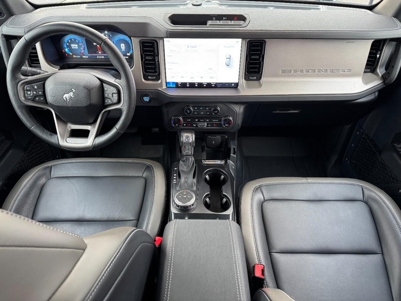 Ford Bronco Vehicle Full-screen Gallery Image 12