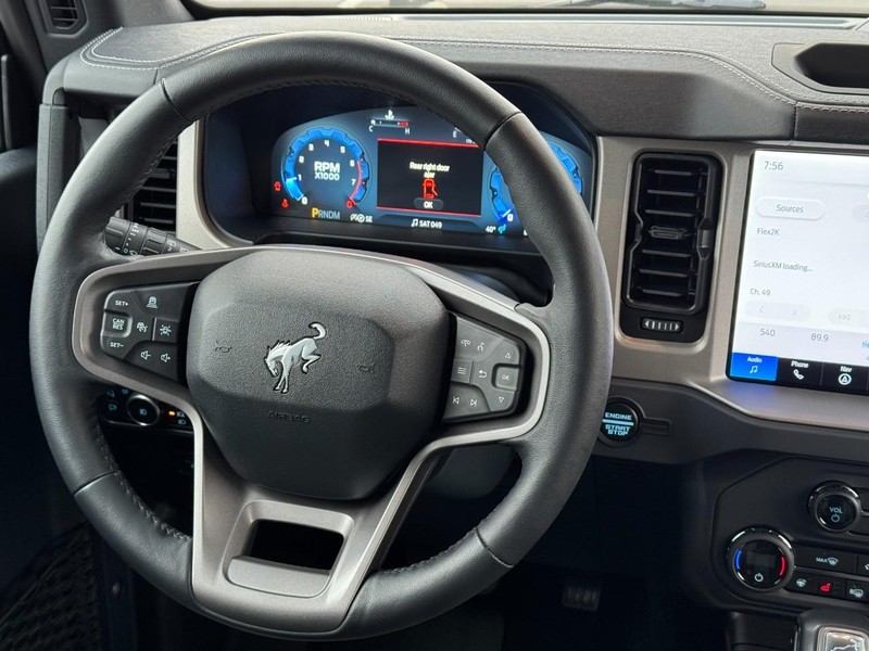 Ford Bronco Vehicle Full-screen Gallery Image 13