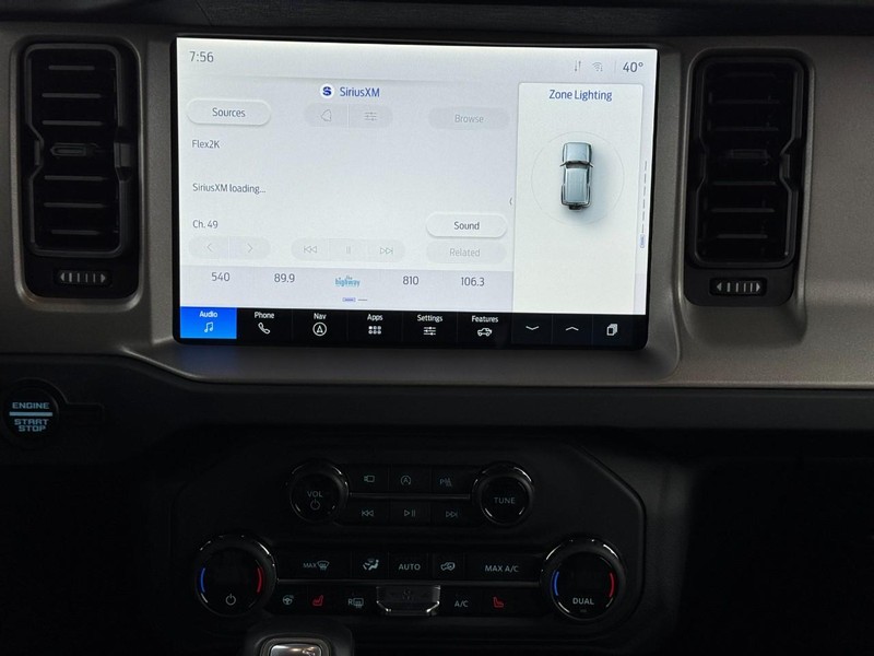 Ford Bronco Vehicle Full-screen Gallery Image 14