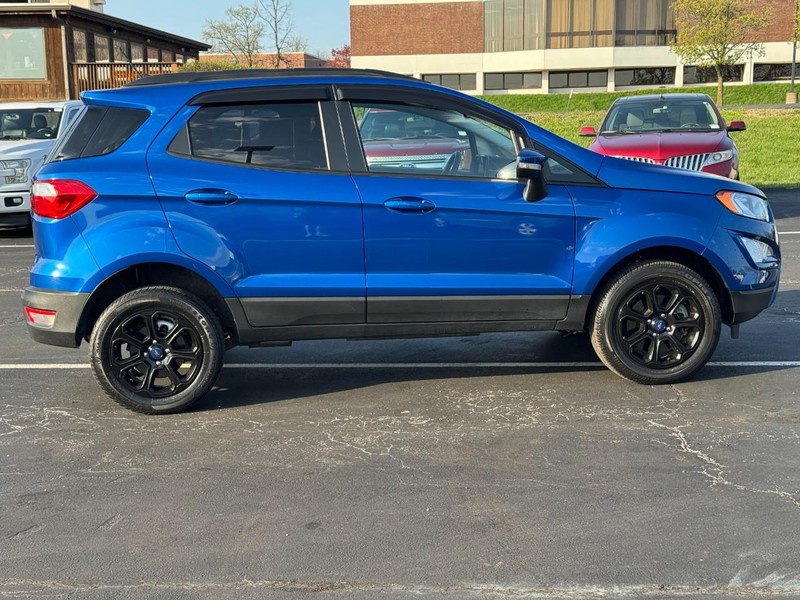 Ford EcoSport Vehicle Full-screen Gallery Image 02