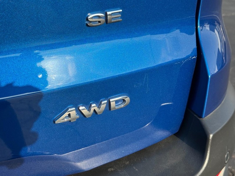 Ford EcoSport Vehicle Full-screen Gallery Image 05