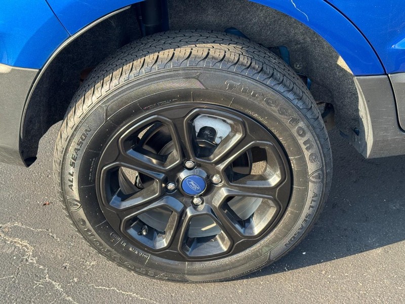 Ford EcoSport Vehicle Full-screen Gallery Image 09