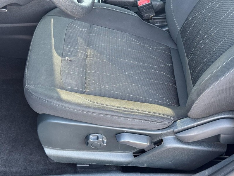 Ford EcoSport Vehicle Full-screen Gallery Image 15