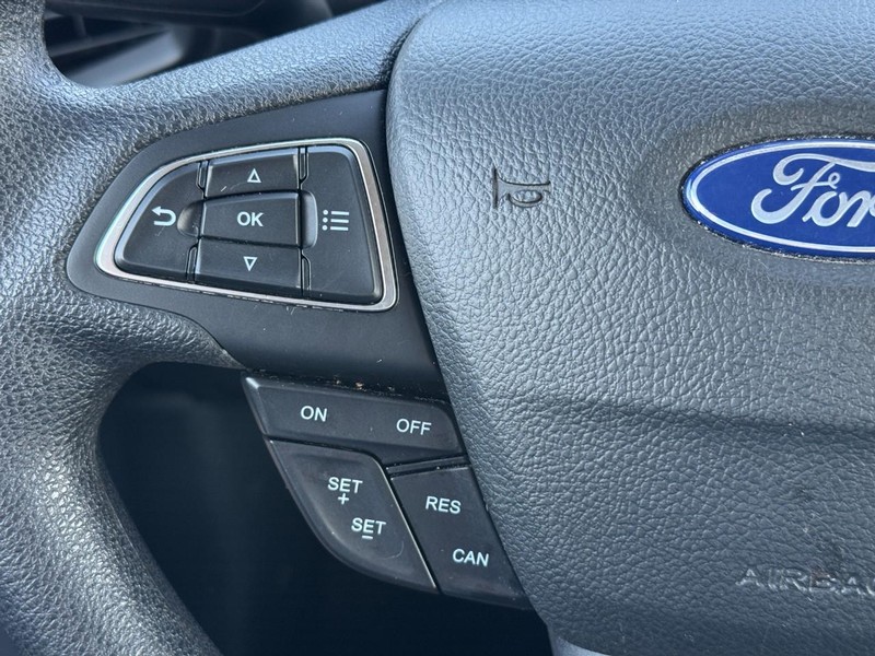 Ford EcoSport Vehicle Full-screen Gallery Image 16