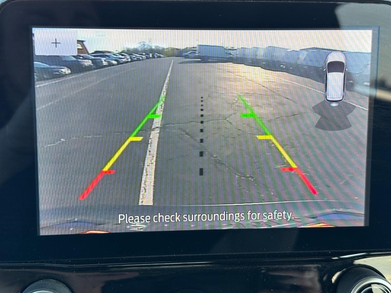 Ford EcoSport Vehicle Full-screen Gallery Image 21