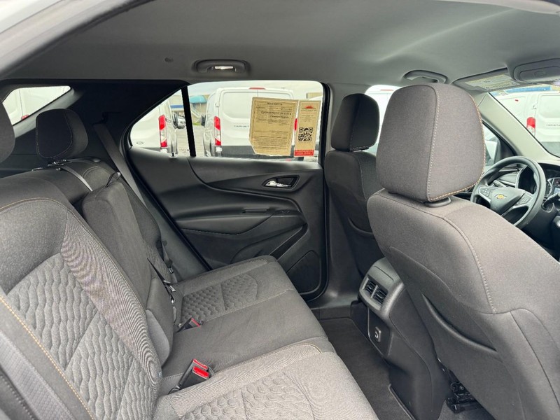 Chevrolet Equinox Vehicle Full-screen Gallery Image 11