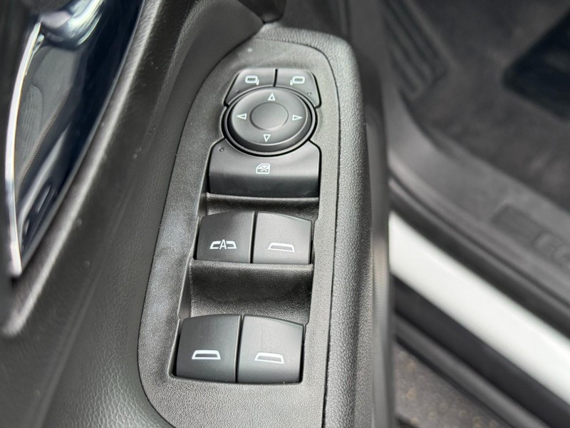 Chevrolet Equinox Vehicle Full-screen Gallery Image 15
