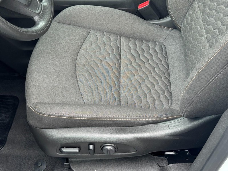 Chevrolet Equinox Vehicle Full-screen Gallery Image 17