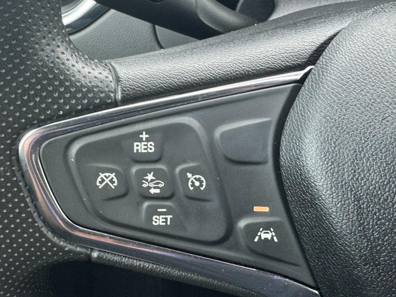 Chevrolet Equinox Vehicle Full-screen Gallery Image 18