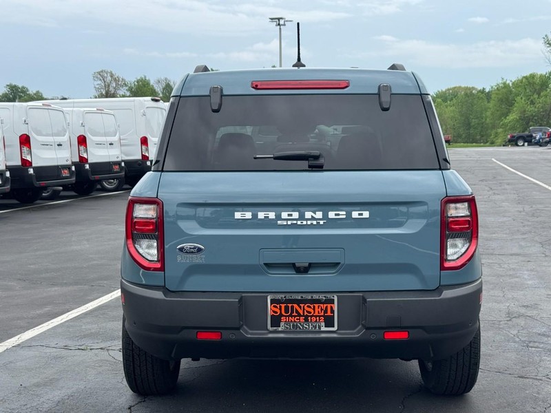 Ford Bronco Sport Vehicle Full-screen Gallery Image 05