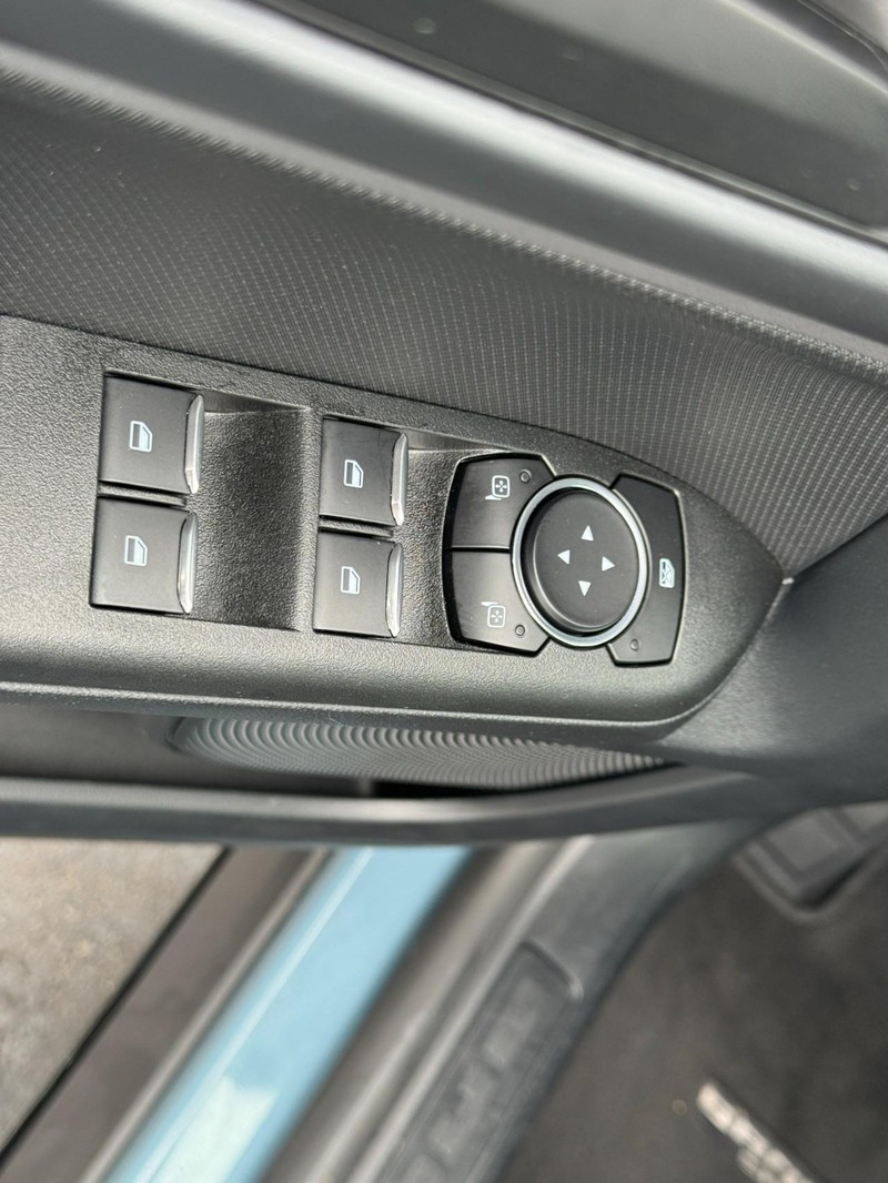 Ford Bronco Sport Vehicle Full-screen Gallery Image 12