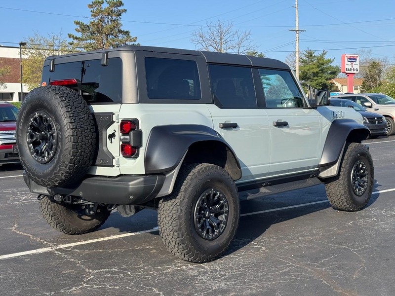 Ford Bronco Vehicle Full-screen Gallery Image 03