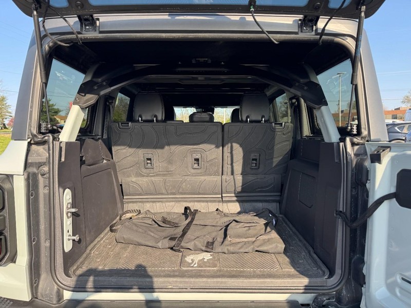 Ford Bronco Vehicle Full-screen Gallery Image 04